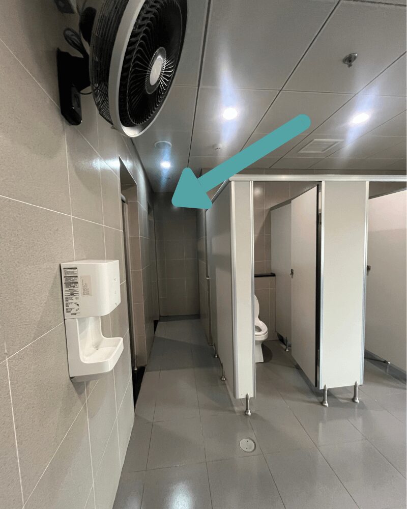 タン・ソン・ニャット国際空港にある無料シャワー室の様子