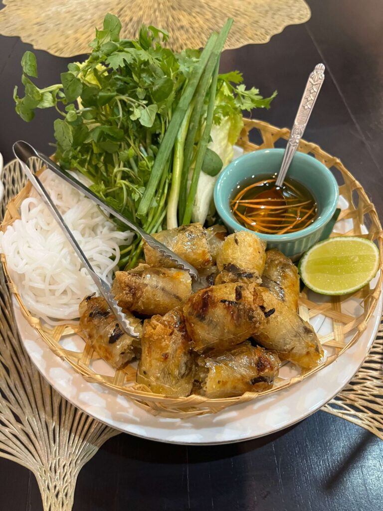 ルアンパバーンのレストランで食べた春巻き